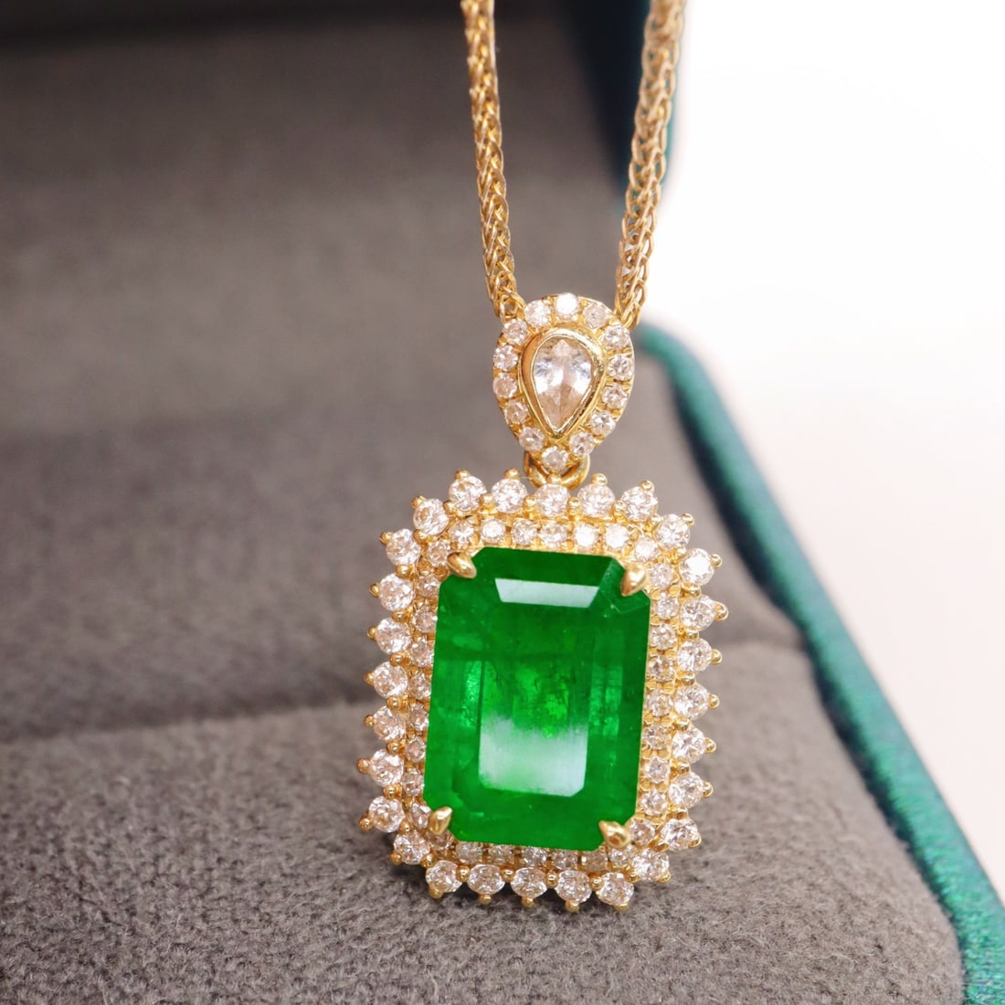 14k Gold 2.37 Ctw Vivid Green Natural Emerald & Diamond Pendant( Without Chain ) - 3