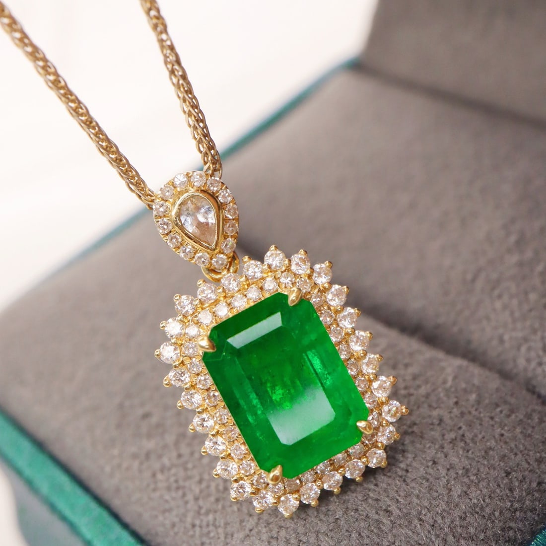 14k Gold 2.37 Ctw Vivid Green Natural Emerald & Diamond Pendant( Without Chain ) - 4