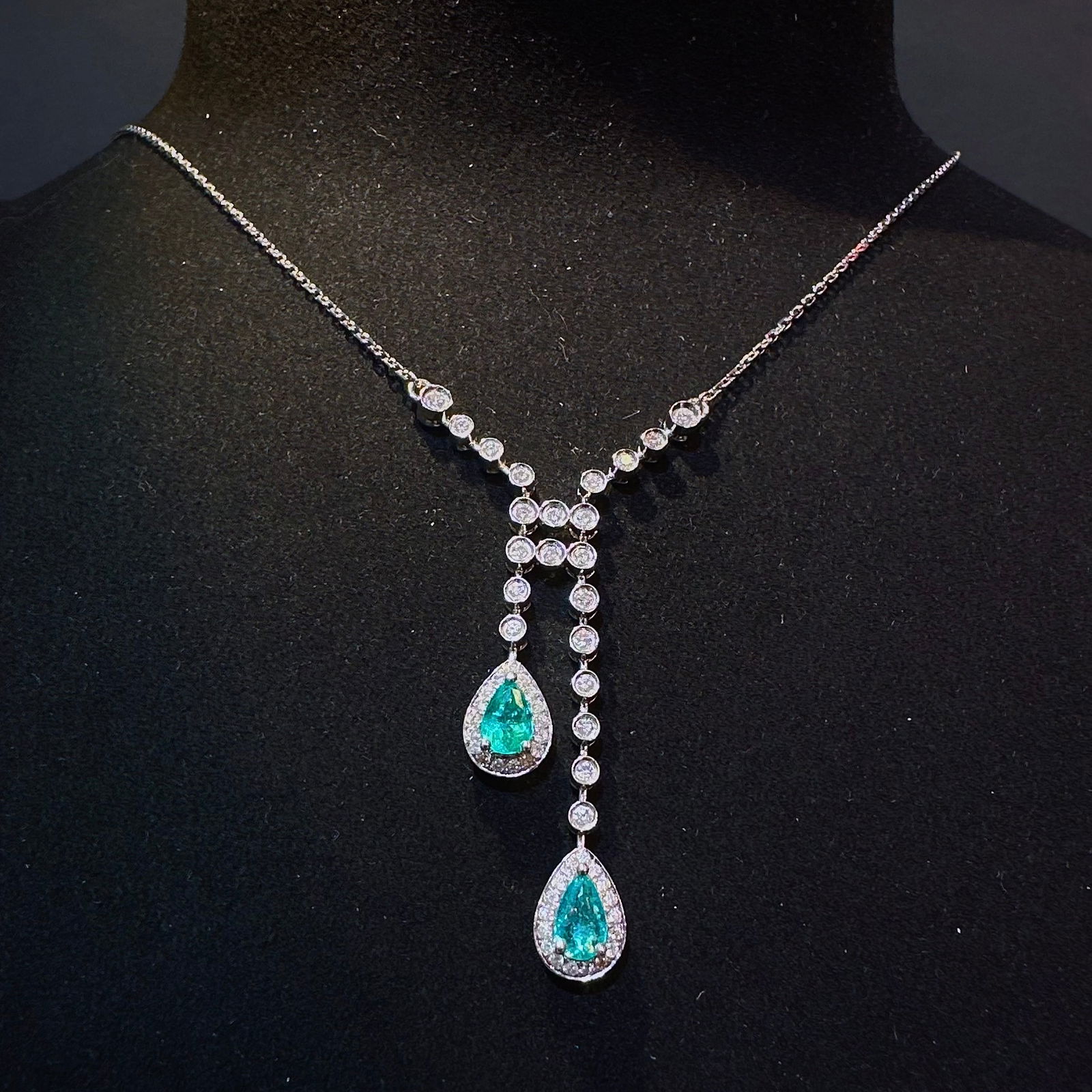 14k Gold 1.08 Ctw Natural Paraiba Tourmaline & Diamond Necklace: Ref:231130121 // gold content:14k gold // main gemstone:paraiba tourmaline // shape:pear // carat weight:0. 63ct // color:blue // treatment:natural // // adjacent gemstone 2 : diamond // shape:round /