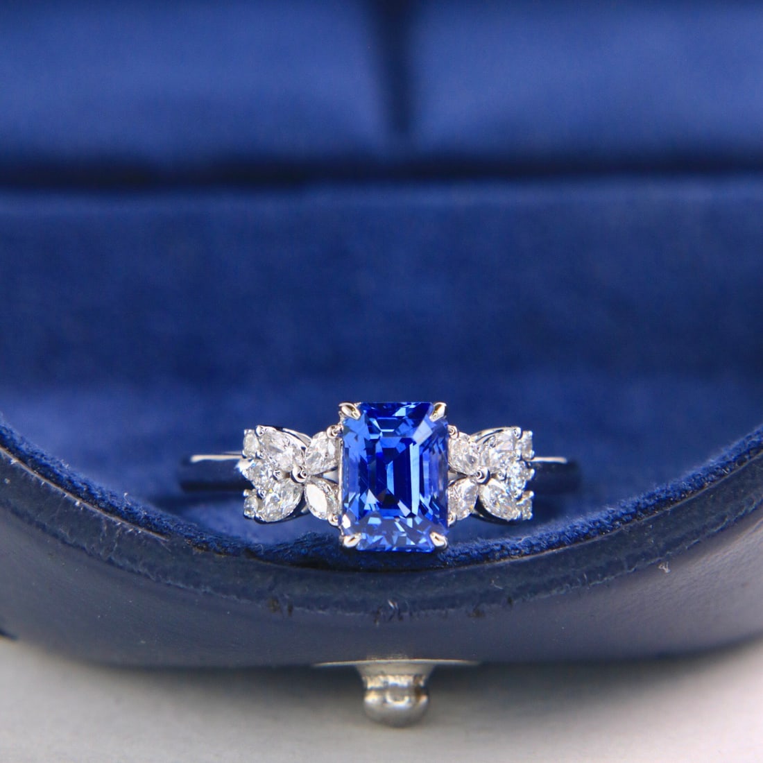 14k Gold 2.06 Ctw Natural Sapphire & Diamond Ring: Ref:231130133 // gold content:14k gold // ring size:7. 25us // // main gemstone:sapphire // shape:octagonal // carat weight:1. 75ct // color:blue // treatment:natural // // adjacent gemstone 2 :