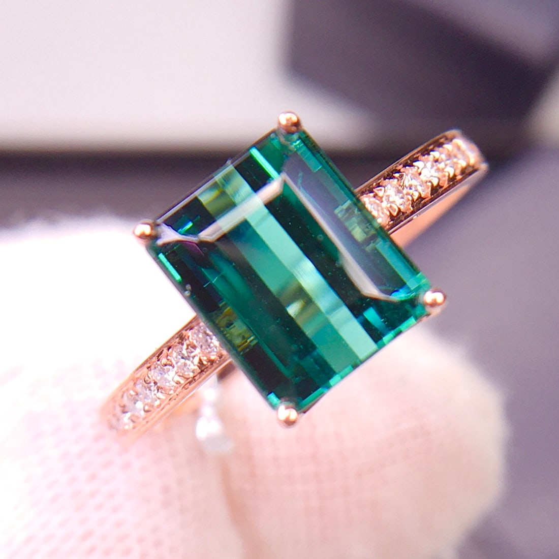 14k Gold 3.2 Ct Natural Tourmaline & Diamond Ring: Ref:231130139 // gold content:14k gold // ring size:7. 25us // // main gemstone:tourmaline // shape:octagonal // carat weight:3. 2ct // color:green // treatment:natural // // adjacent gemstone 2 :