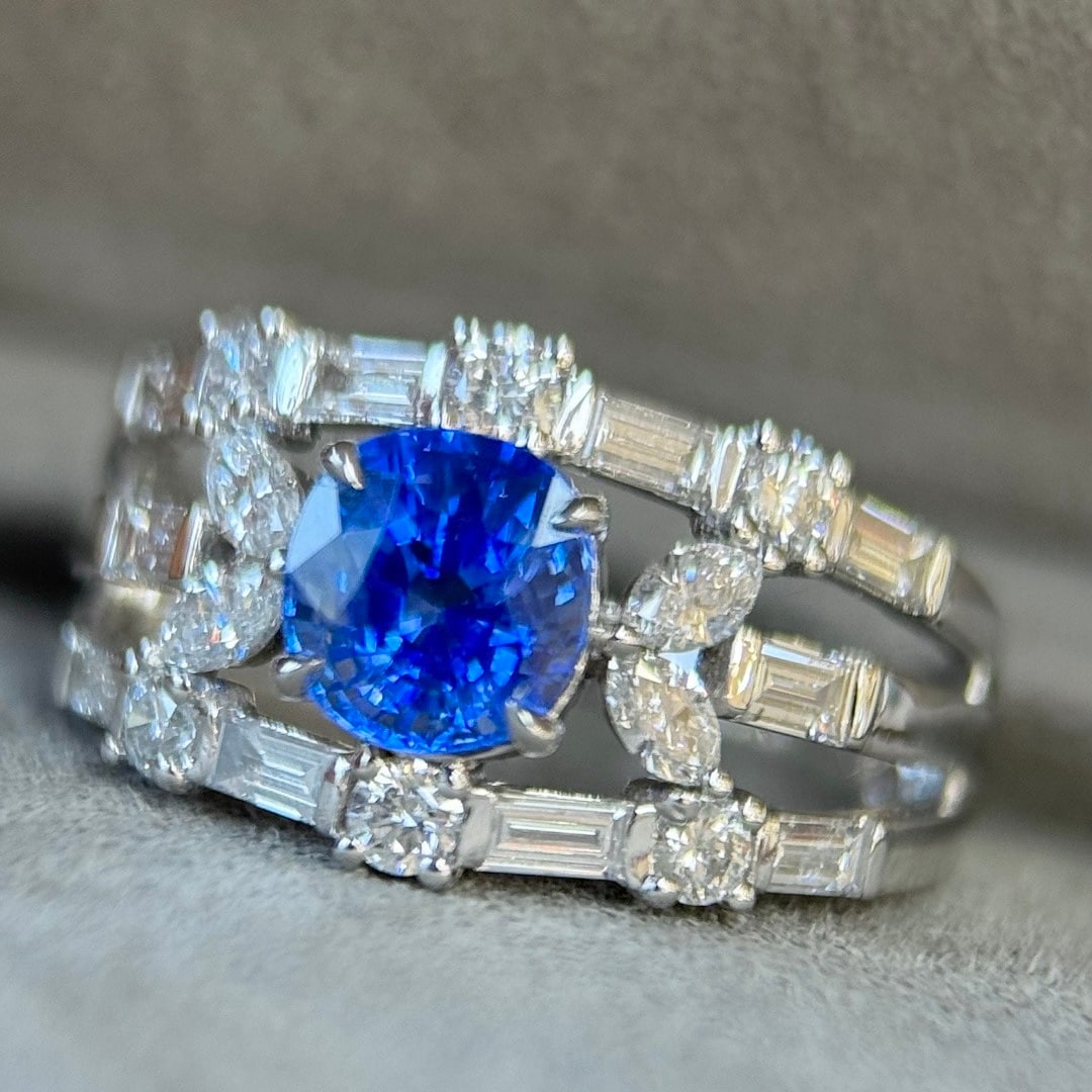 14k Gold 2.83 Ctw Natural Sapphire & Diamond Ring: Ref:231130144 // gold content:14k gold // ring size:7. 25us // // main gemstone:sapphire // shape:oval // carat weight:1. 60ct // color:blue // treatment:natural // // adjacent gemstone 2 : diamond //