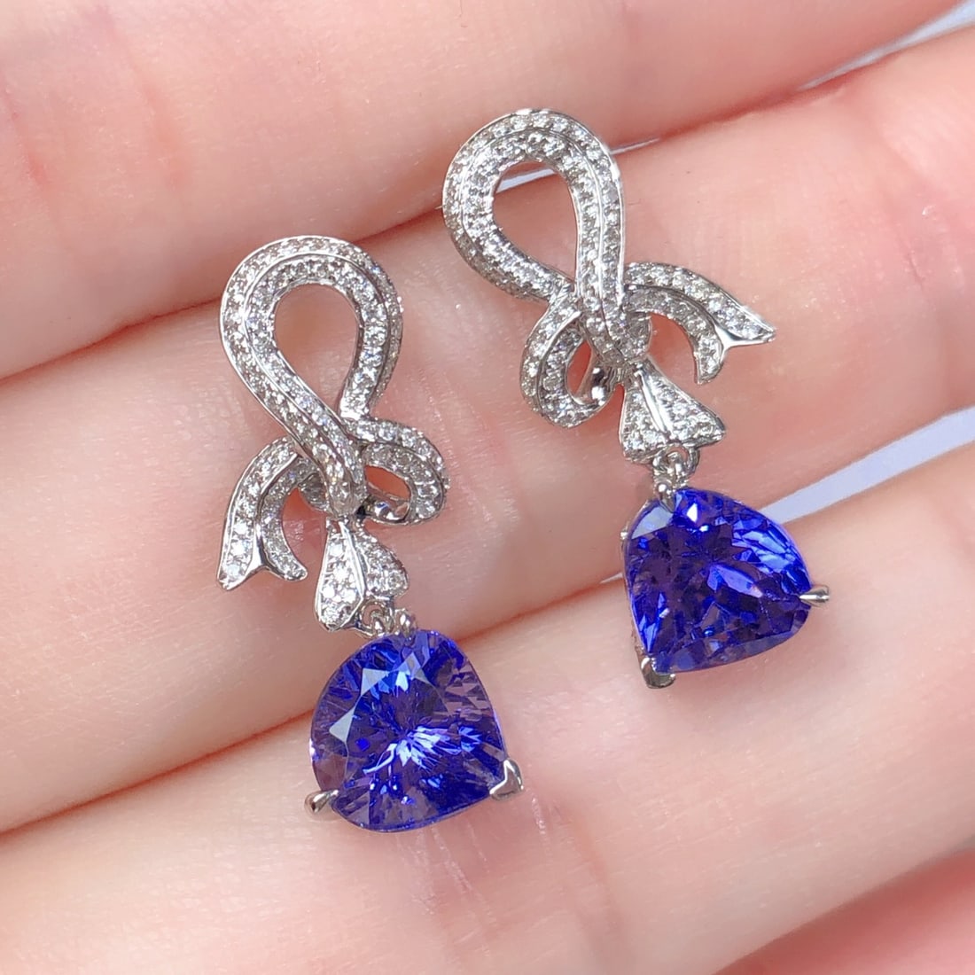 14k Gold 3.70 Ctw Natural Tanzanite & Diamond Earrings: Ref:231130151 // gold content:14k gold // main gemstone:tanzanite // shape:pear // carat weight:3. 23ct // color:blue // treatment:natural // // adjacent gemstone 2 : diamond // shape:round // carat w