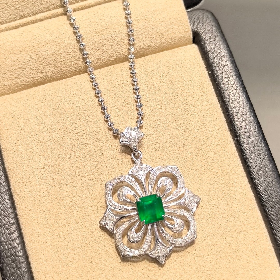 14k Gold 1.33 Ctw Vivid Green Natural Emerald & Diamond Pendant( Without Chain ) - 7