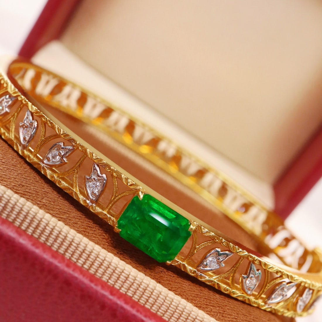 14k Gold 1.96 Ctw Vivid Green Natural Emerald & Diamond Bangle - 2