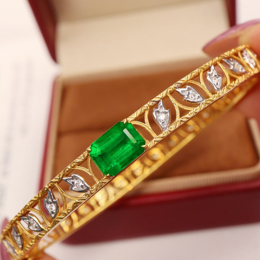 14k Gold 1.96 Ctw Vivid Green Natural Emerald & Diamond Bangle - 4