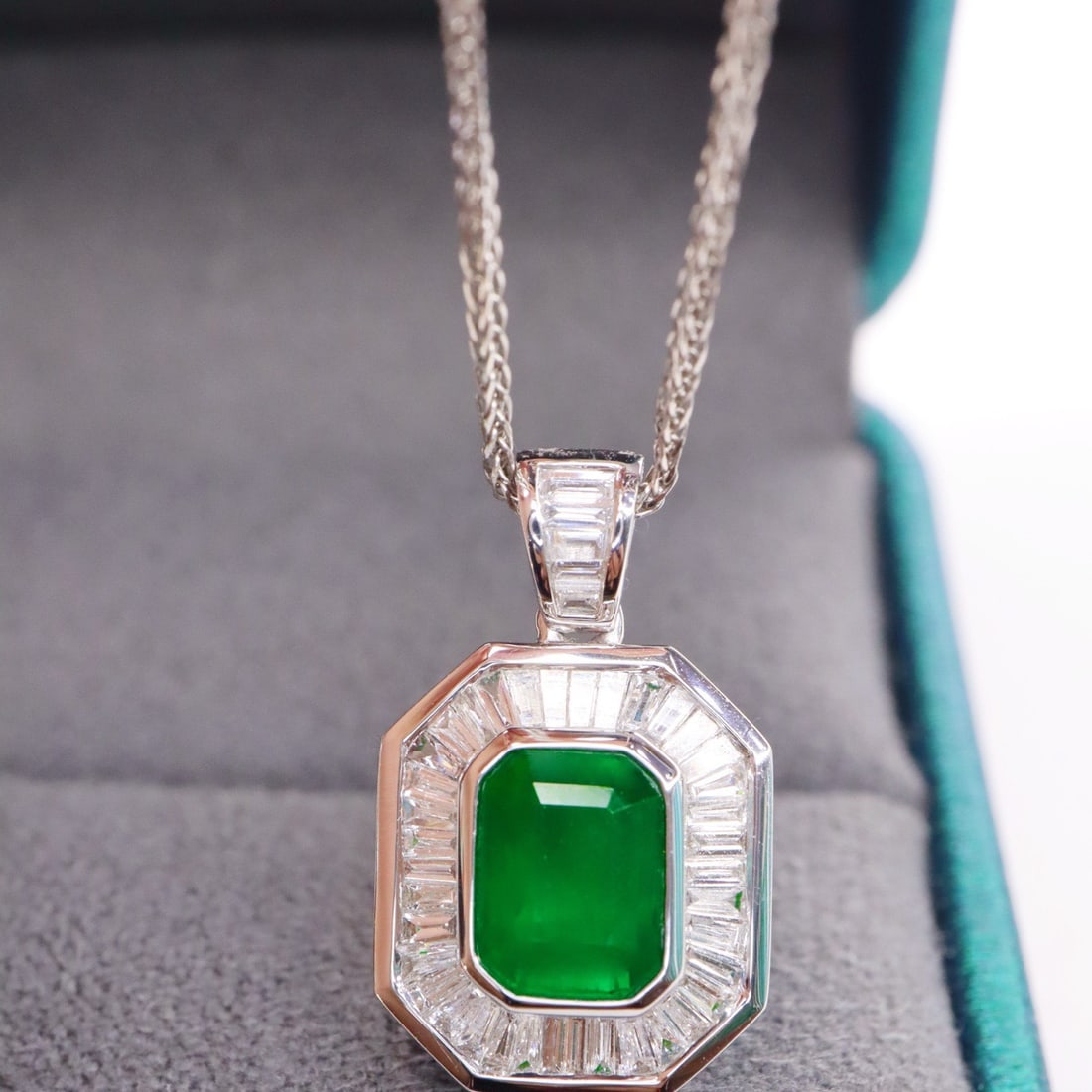 14k Gold 1.45 Ctw Vivid Green Natural Emerald & Diamond Pendant( Without Chain ) - 3