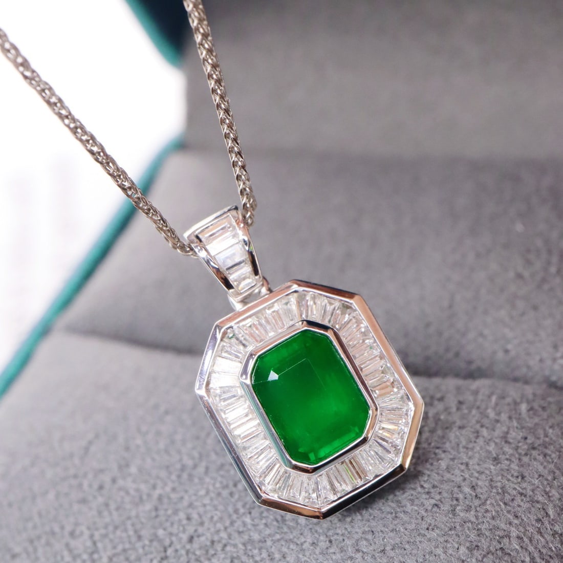 14k Gold 1.45 Ctw Vivid Green Natural Emerald & Diamond Pendant( Without Chain ) - 4