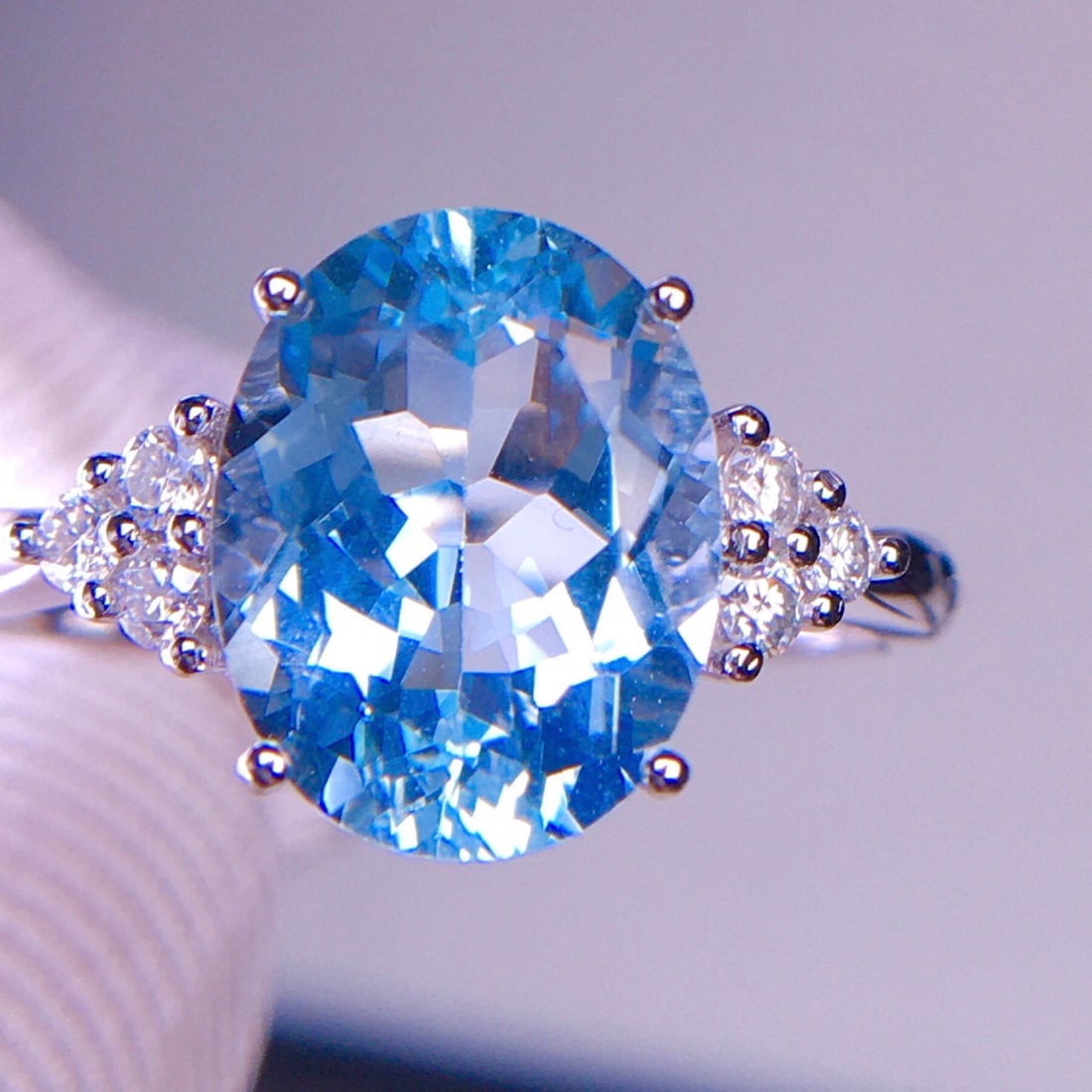 14k Gold 3.25 Ct Natural Aquamarine & Diamond Ring: Ref:231130161 // gold content:14k gold // ring size:7. 25us // // main gemstone:aquamarine // shape:oval // carat weight:3. 25ct // color:blue // treatment:natural // // adjacent gemstone 2 : diamond