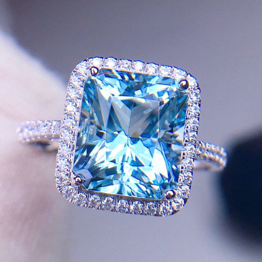 14k Gold 3.9 Ct Natural Aquamarine & Diamond Ring - 4