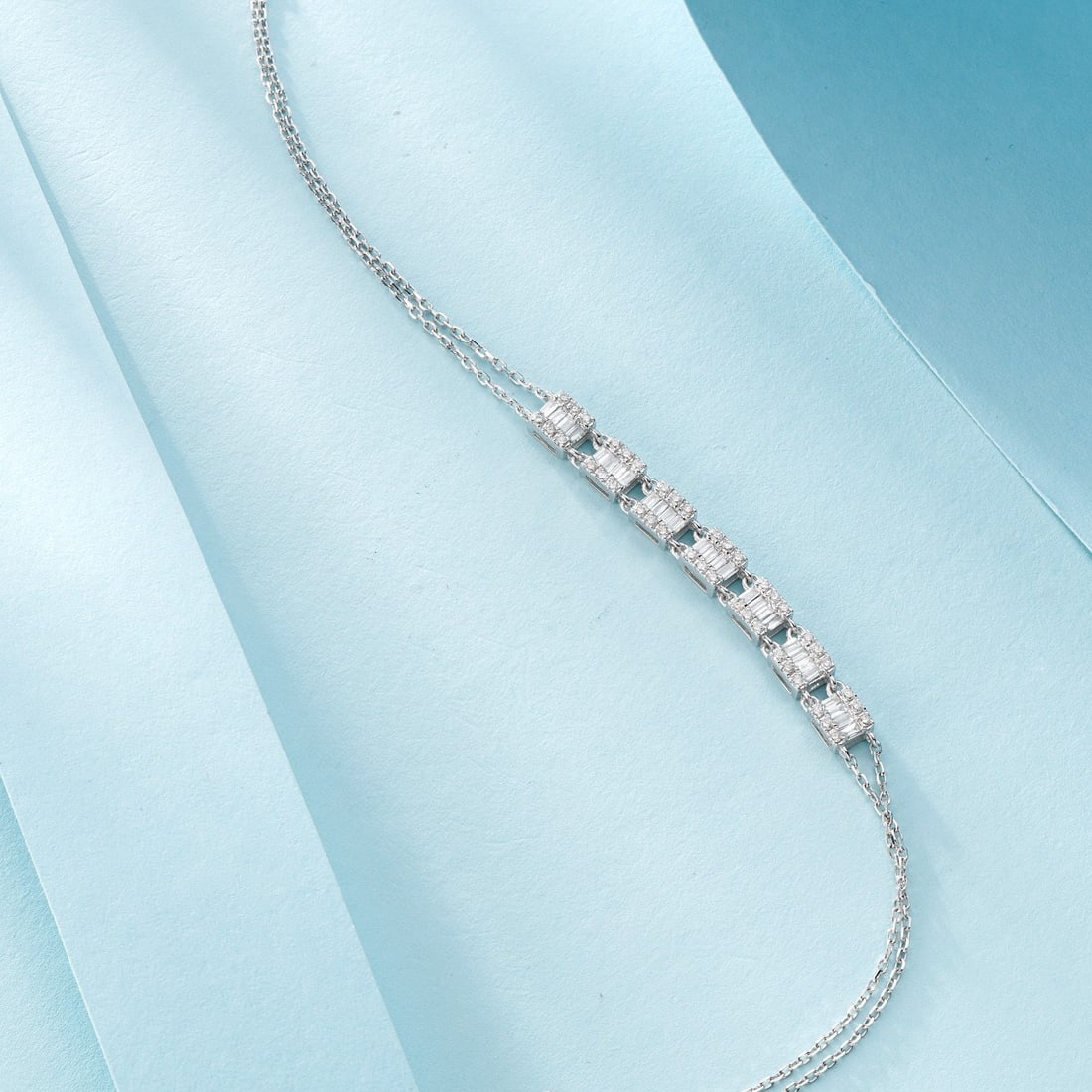 14k Gold 0.39 Ctw Natural H Diamond Bracelet: Ref:231130171 // gold content:14k gold // main gemstone:diamond // shape:baguette // carat weight:0. 16ct // clarity grade:vs-si // color:h // treatment:natural // // adjacent gemstone 2 : diamond