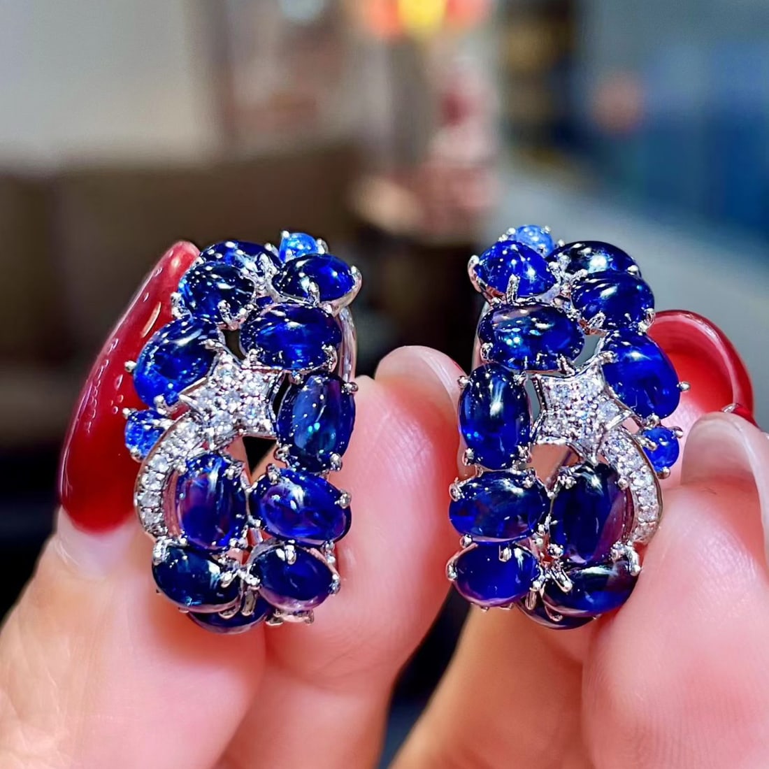 14k Gold 11.13 Ctw Natural Sapphire & Diamond Ring: Ref:231130181 // gold content:14k gold // ring size:7. 25us // // main gemstone:sapphire // shape:oval // carat weight:10. 92ct // color:blue // treatment:natural // // adjacent gemstone 2 :