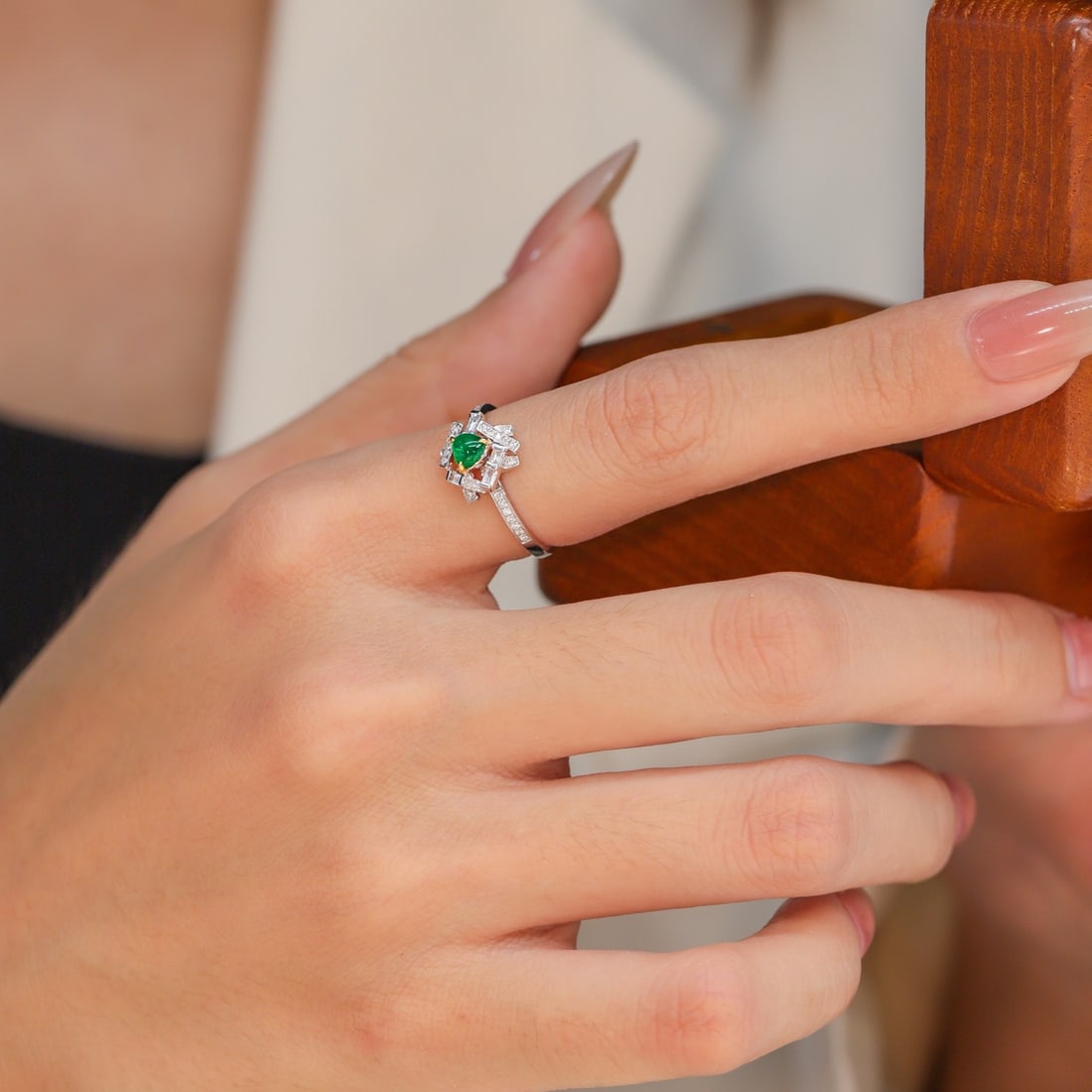 14k Gold 0.55 Ctw Vivid Green Natural Emerald & Diamond Ring - 2