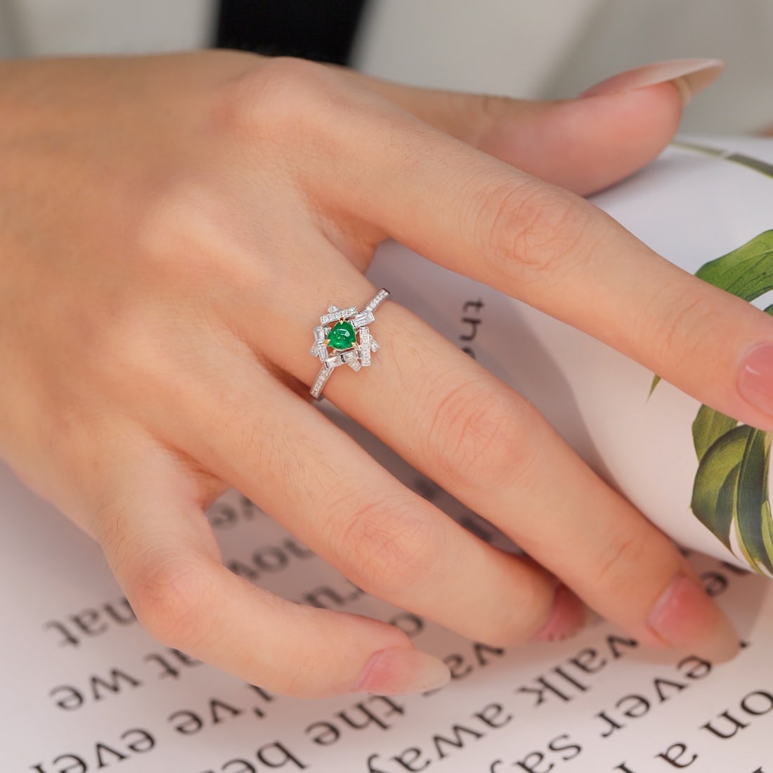 14k Gold 0.55 Ctw Vivid Green Natural Emerald & Diamond Ring - 5