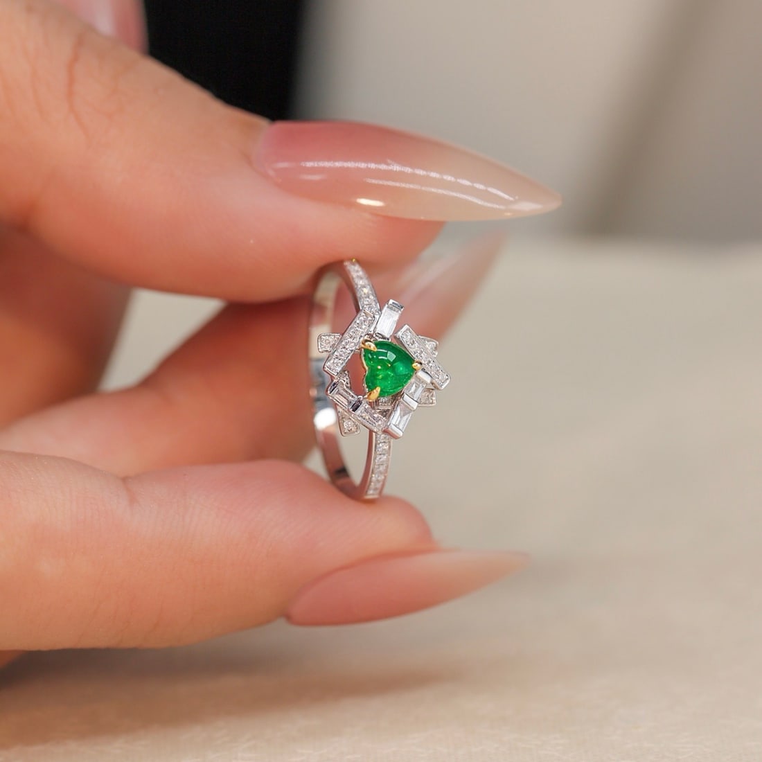 14k Gold 0.55 Ctw Vivid Green Natural Emerald & Diamond Ring - 6