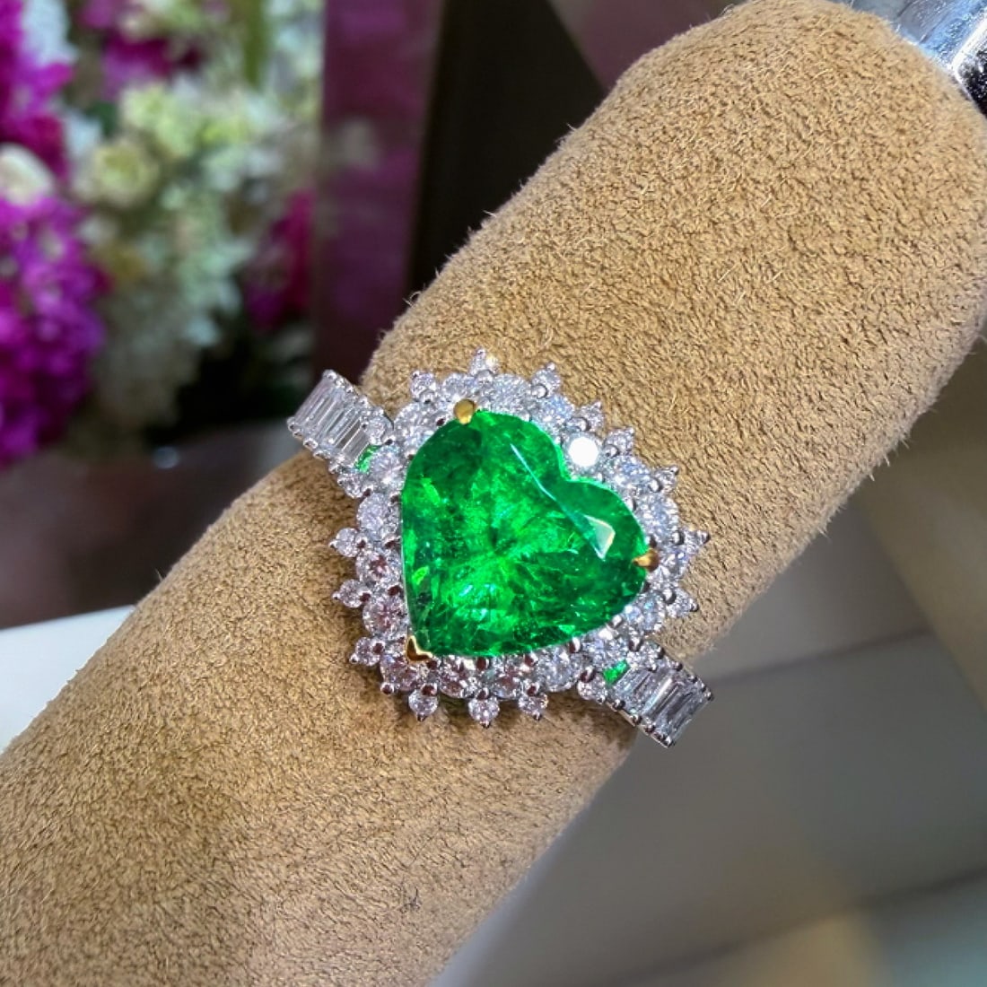 14k Gold 2.02 Ct Vivid Green Natural Emerald & Diamond Ring - 2