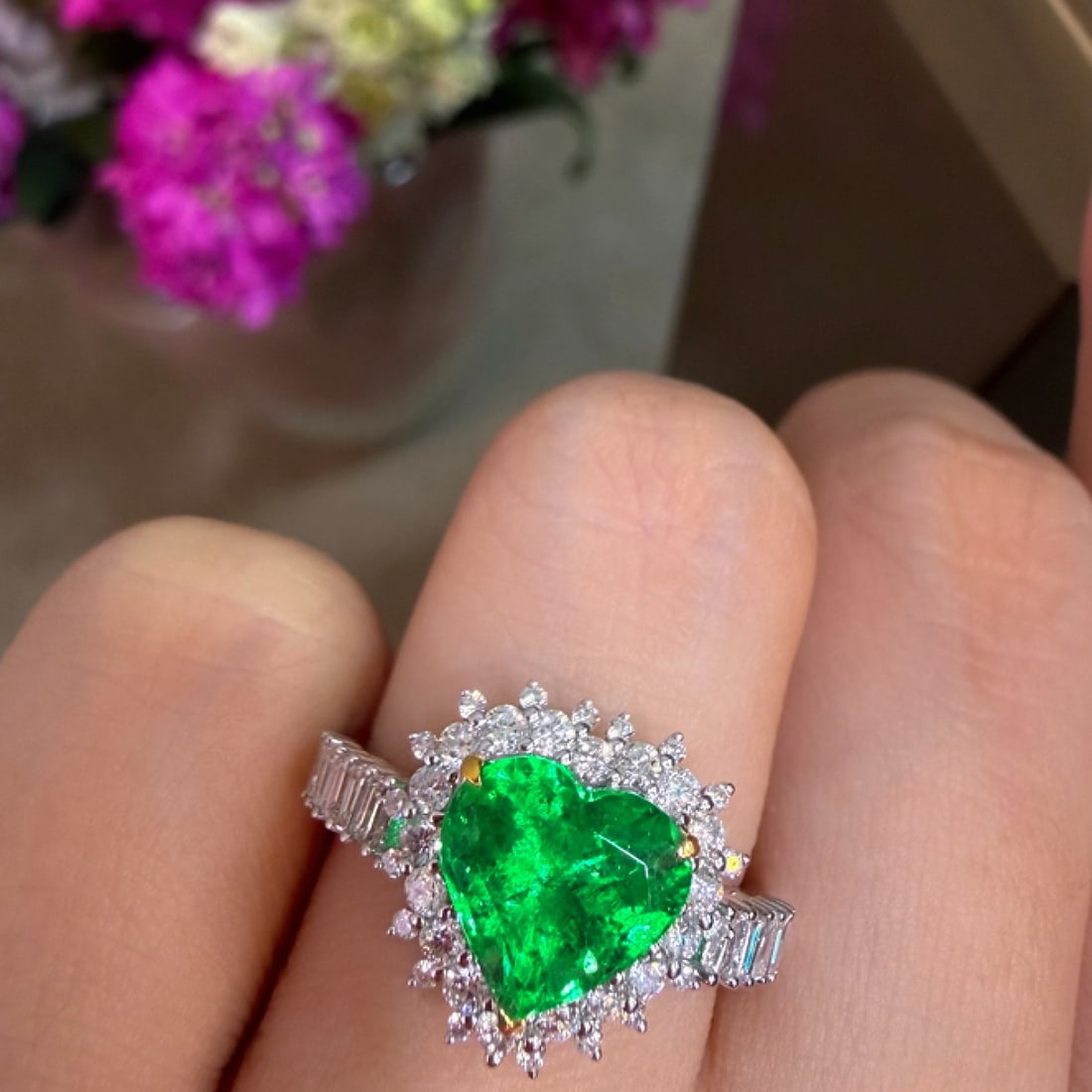 14k Gold 2.02 Ct Vivid Green Natural Emerald & Diamond Ring - 3