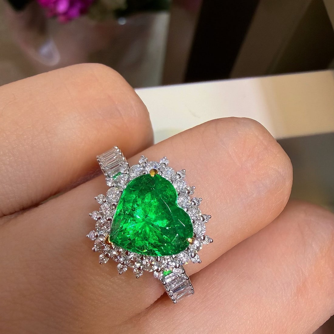 14k Gold 2.02 Ct Vivid Green Natural Emerald & Diamond Ring - 5