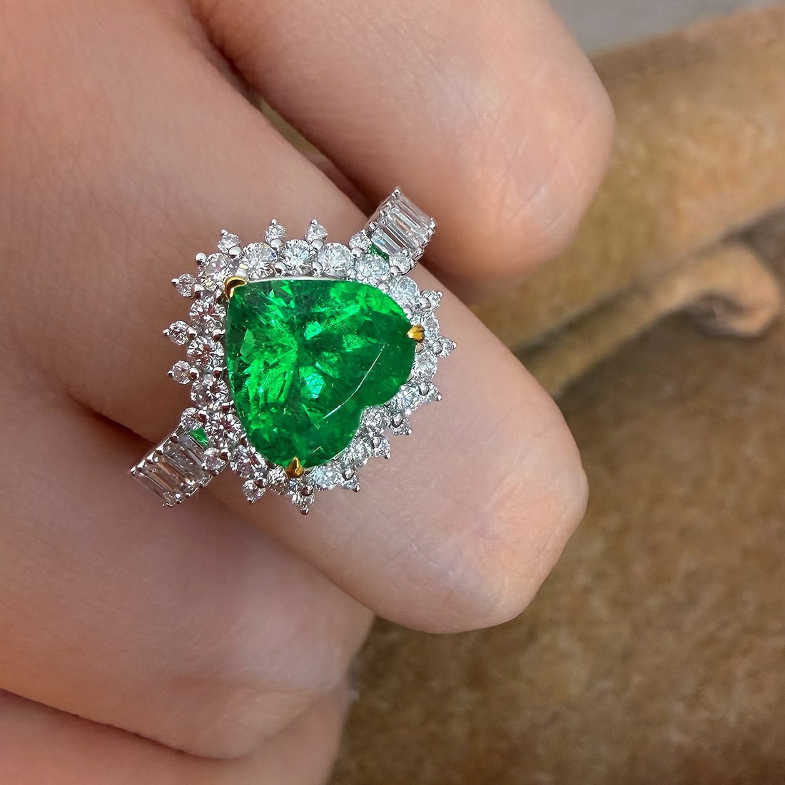 14k Gold 2.02 Ct Vivid Green Natural Emerald & Diamond Ring - 6