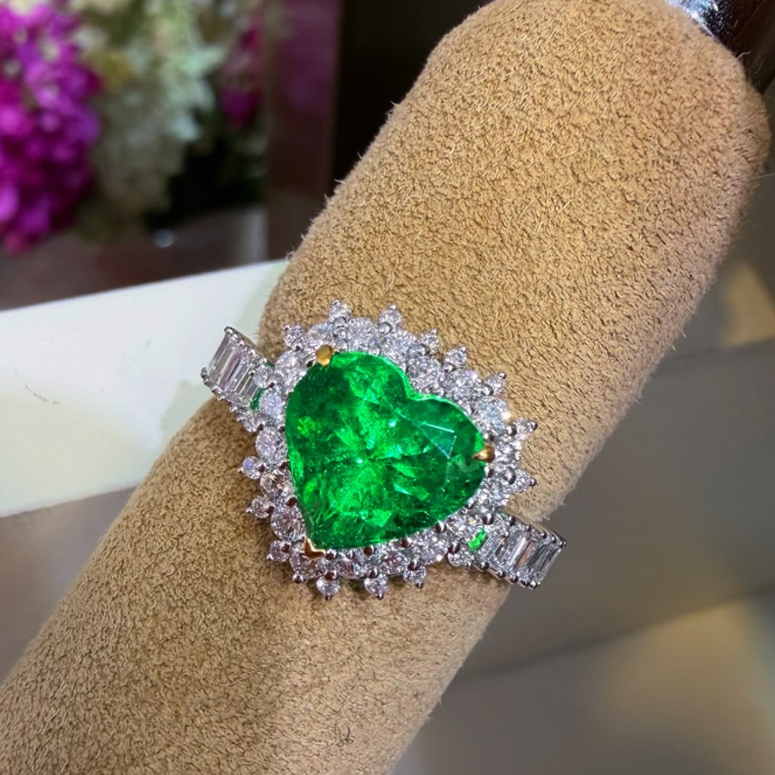 14k Gold 2.02 Ct Vivid Green Natural Emerald & Diamond Ring - 7