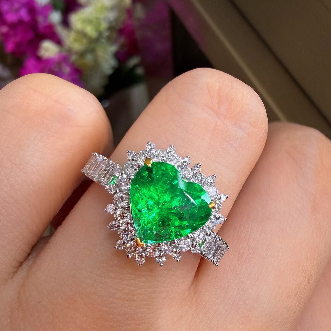 14k Gold 2.02 Ct Vivid Green Natural Emerald & Diamond Ring - 8