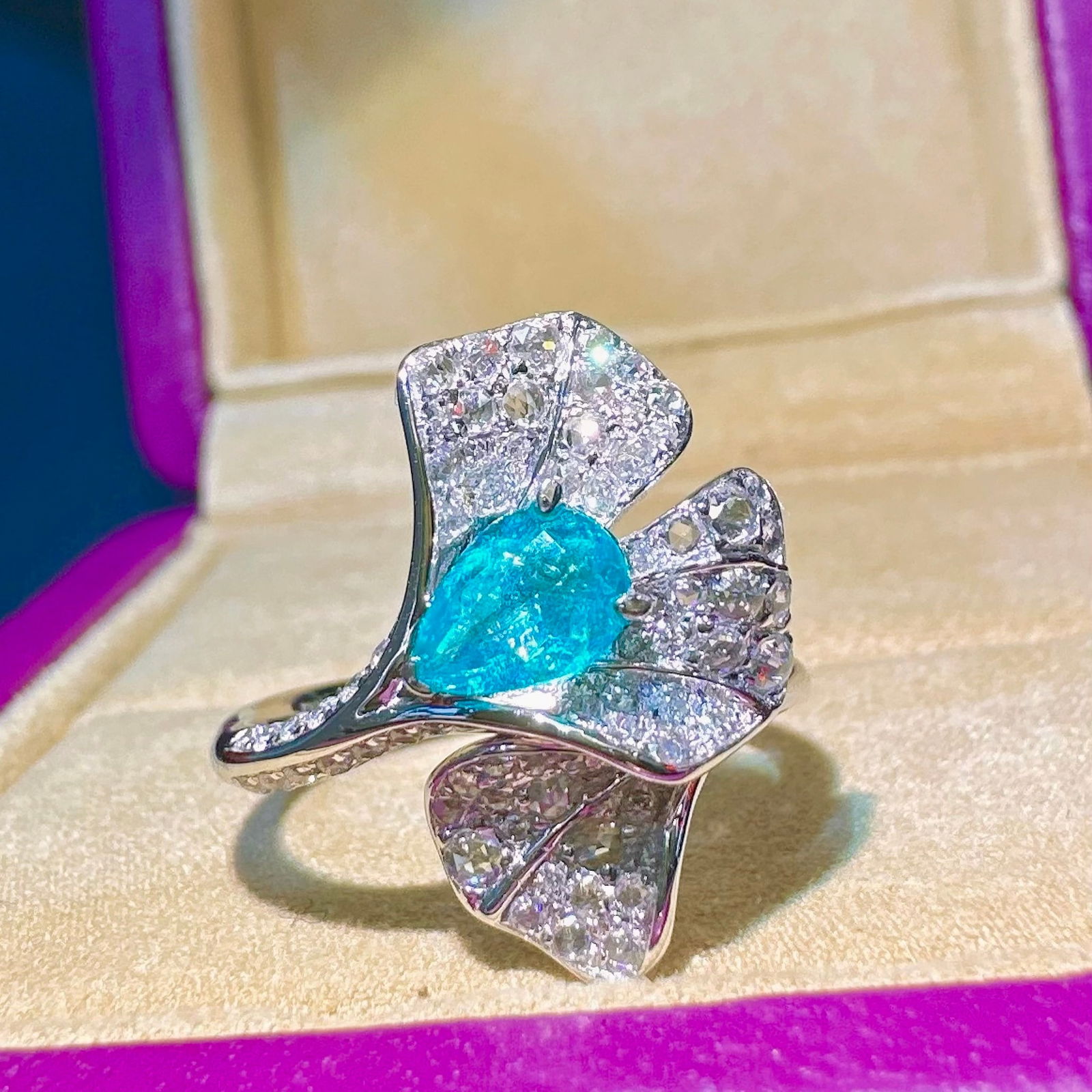 14k Gold 0.92 Ctw Natural Paraiba Tourmaline & Diamond Ring: Ref:231130211 // gold content:14k gold // ring size:7. 25us // // main gemstone:paraiba tourmaline // shape:pear // carat weight:0. 47ct // color:blue // treatment:natural // // adjacent gemstone