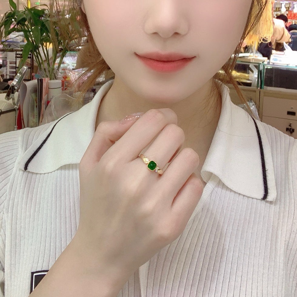 14k Gold 0.73 Ct Vivid Green Natural Emerald & Diamond Ring - 3