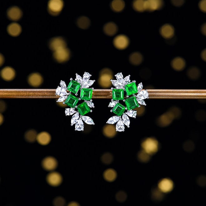 14k Gold 3.19 Ctw Vivid Green Natural Emerald & Sapphire Earrings: Ref:231130241 // gold content:14k gold // main gemstone:emerald // shape:square // carat weight:1. 71ct // color:vivid green // treatment:natural // // adjacent gemstone 2 : sapphire // number of ston