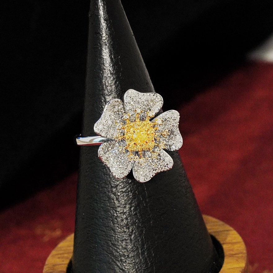 14k Gold 0.9 Ct Natural Color Diamond & Flowers Ring: Ref:231130278 // gold content:14k gold // ring size:7. 25us // // main gemstone:diamond // shape:multiple // carat weight:0. 9ct // clarity grade:vs-si // color:color // treatment:natural // Low Esti