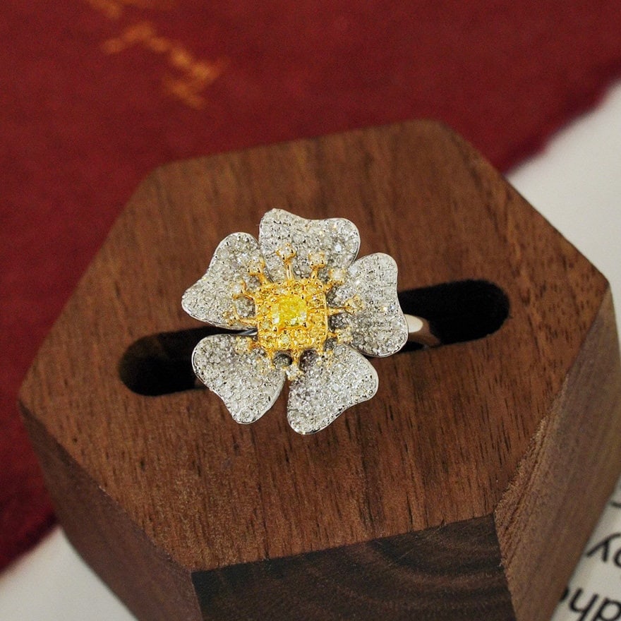 14k Gold 0.9 Ct Natural Color Diamond & Flowers Ring - 4