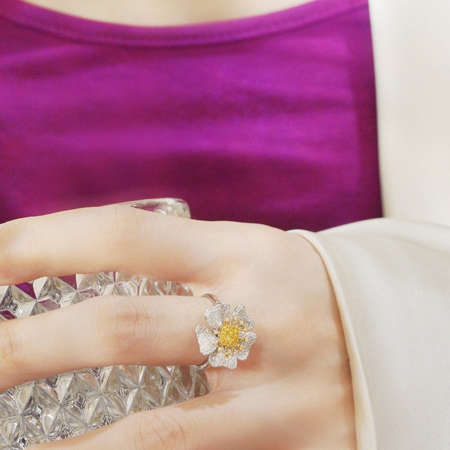 14k Gold 0.9 Ct Natural Color Diamond & Flowers Ring - 6