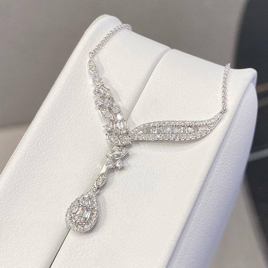 14k Gold 0.6 Ct Natural H Diamond Necklace: Ref:231130279 // gold content:14k gold // main gemstone:diamond // shape:multiple // carat weight:0. 6ct // clarity grade:vs-si // color:h // treatment:natural // Condition: NewLow Estimate: