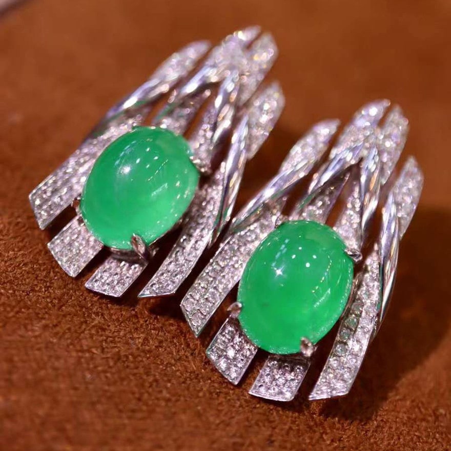 14k Gold 6.49 Ctw Natural Emerald & Diamond Earrings: Ref:231130280 // gold content:14k gold // main gemstone:emerald // shape:oval // carat weight:5. 92ct // color:green // treatment:natural // // adjacent gemstone 2 : diamond // shape:round // carat we