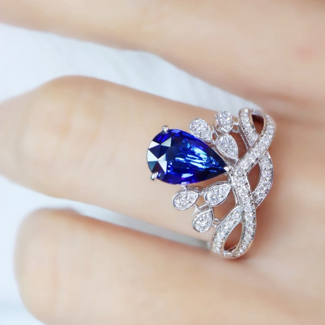 14k Gold 1.91 Ctw Vivid Blue Natural Sapphire & Diamond Ring - 5