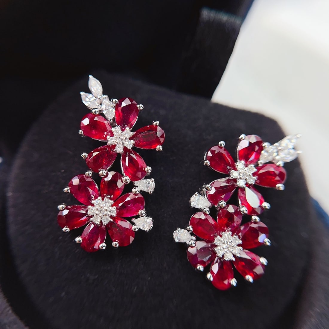14k Gold 6.00 Ct Natural Ruby & Diamond Earrings: Ref:231130300 // gold content:14k gold // main gemstone:ruby // shape:pear // carat weight:6. 00ct // color:red // treatment:natural // // adjacent gemstone 2 : diamond // number of stones:38 //