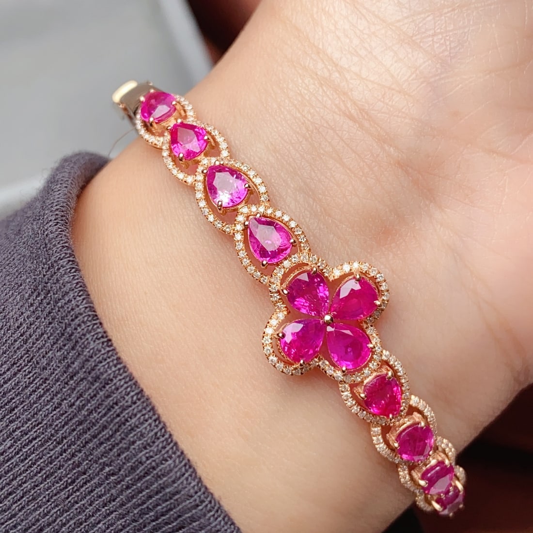 14k Gold 6.30 Ct Natural Ruby & Diamond Bangle - 5