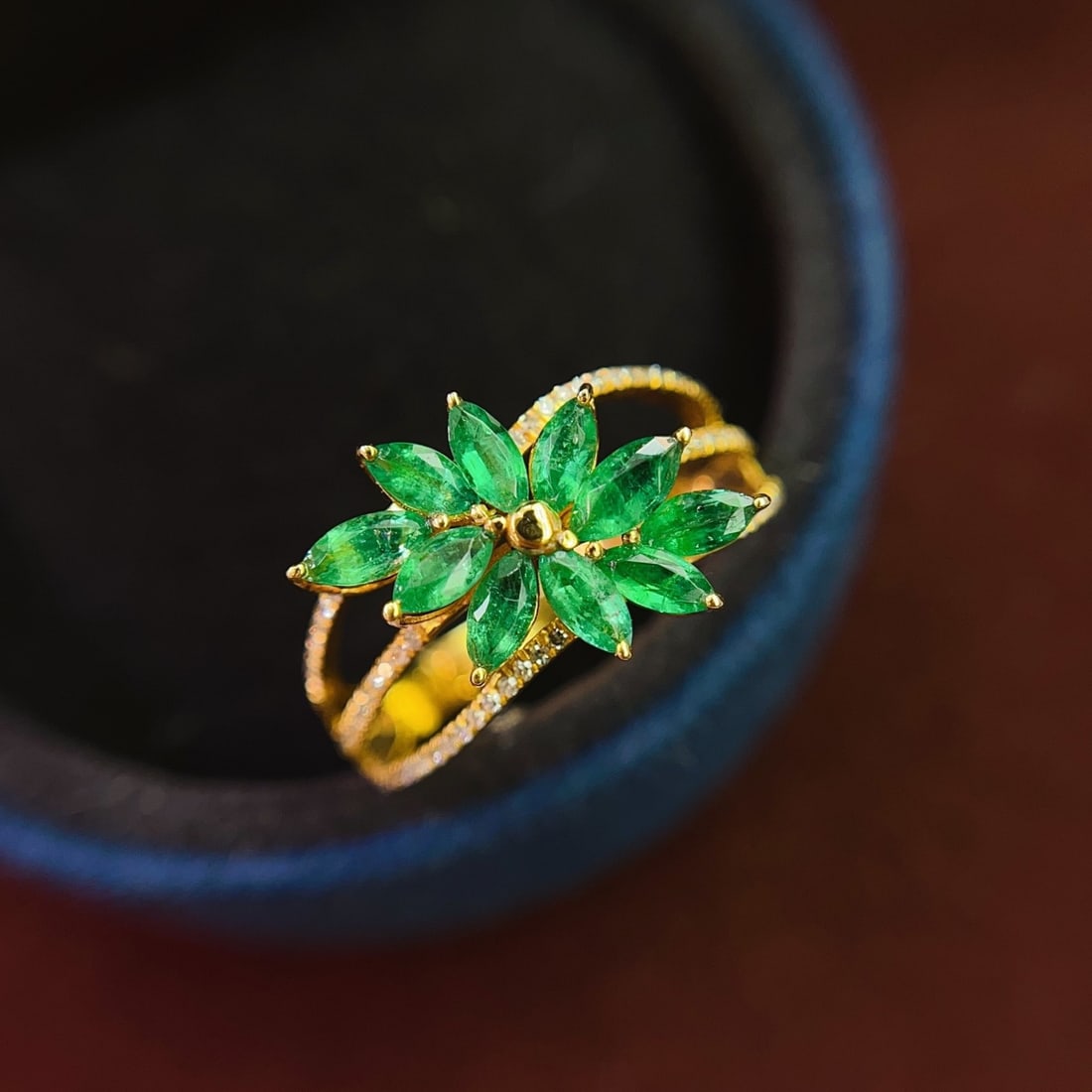 14k Gold 1.40 Ct Natural Emerald & Diamond Ring: Ref:231130312 // gold content:14k gold // ring size:7. 25us // // main gemstone:emerald // shape:marquise // carat weight:1. 40ct // color:green // treatment:natural // // adjacent gemstone 2 :