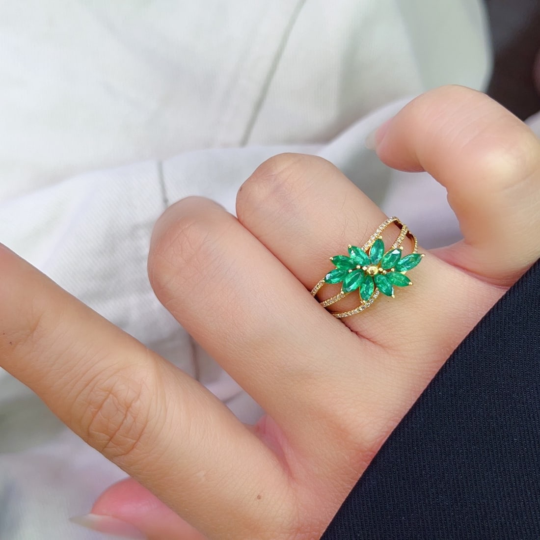 14k Gold 1.40 Ct Natural Emerald & Diamond Ring - 6