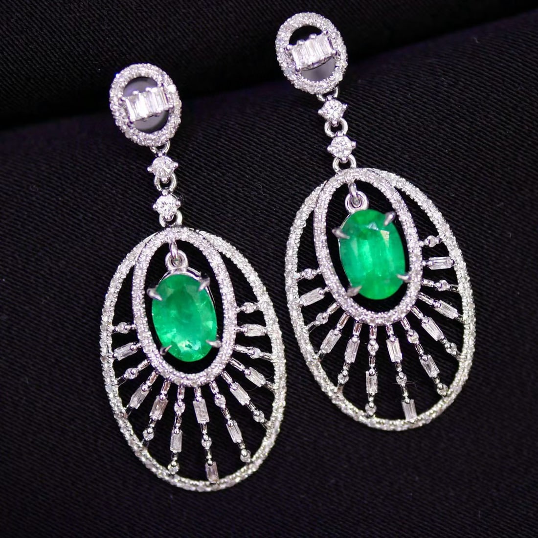 14k Gold 1.51 Ctw Vivid Green Natural Emerald & Diamond Earrings: Ref:231130316 // gold content:14k gold // main gemstone:emerald // shape:oval // carat weight:1. 01ct // color:vivid green // treatment:natural // // adjacent gemstone 2 : diamond // shape:round //
