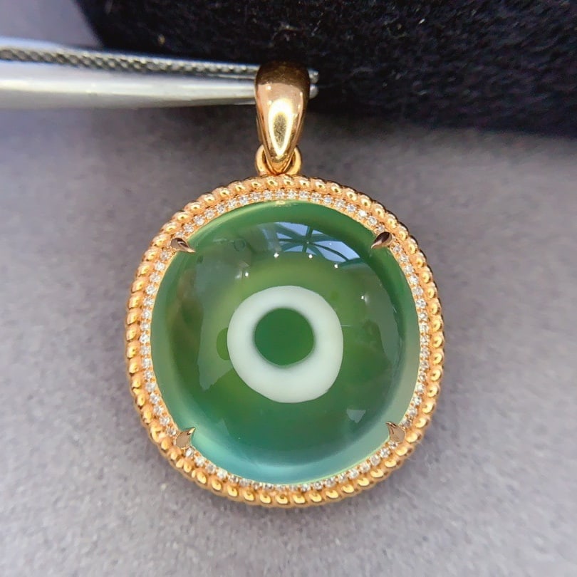 14k Gold 18.9 Ct Natural Prehnite & Diamond Pendant( Without Chain ): Ref:231130319 // gold content:14k gold // main gemstone:prehnite // shape:oval // carat weight:18. 9ct // color:green // treatment:natural // // adjacent gemstone 2 : diamond // shape:round //