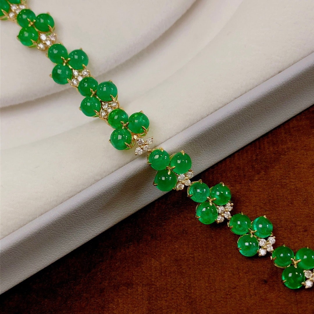 14k Gold 20.18 Ctw Natural Emerald & Diamond Bracelet: Ref:231130323 // gold content:14k gold // main gemstone:emerald // shape:round // carat weight:19. 16ct // color:green // treatment:natural // cut grade:g // // adjacent gemstone 2 : diamond //
