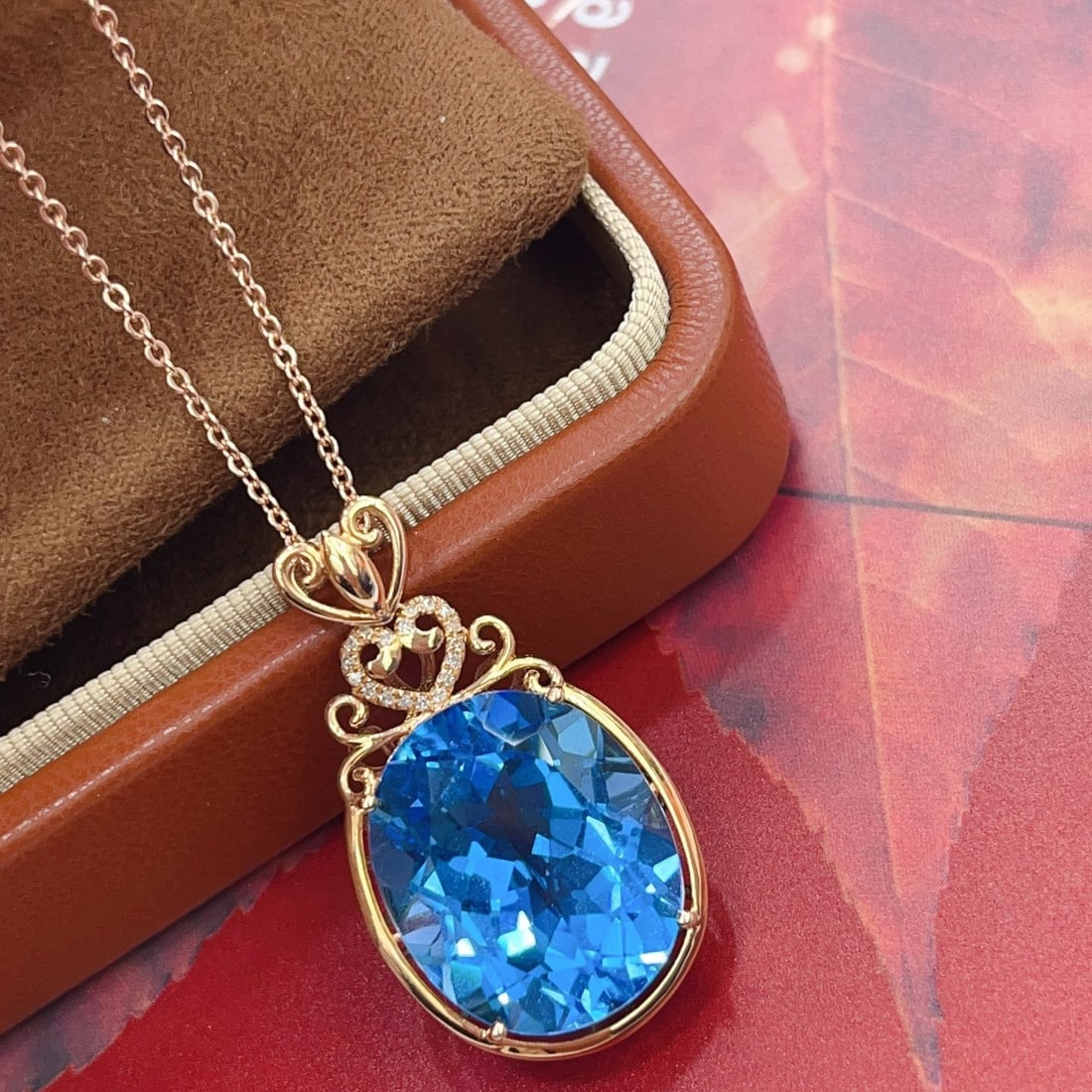 14k Gold 21.70 Ct Natural Topaz & Diamond Pendant( Without Chain ): Ref:231130335 // gold content:14k gold // main gemstone:topaz // shape:oval // carat weight:21. 70ct // color:blue // treatment:natural // // adjacent gemstone 2 : diamond // number of stones:18 //