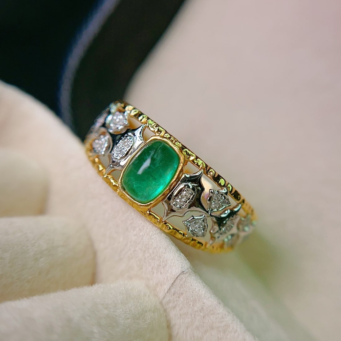 14k Gold 0.70 Ct Natural Emerald & Diamond Ring - 2