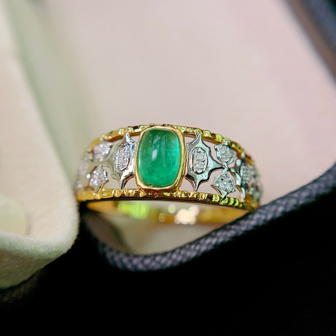 14k Gold 0.70 Ct Natural Emerald & Diamond Ring - 4