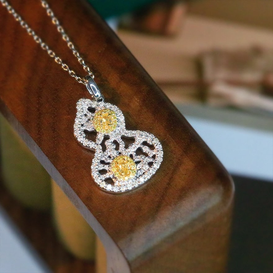 14k Gold 0.5 Ct Natural Color Diamond Necklace - 2