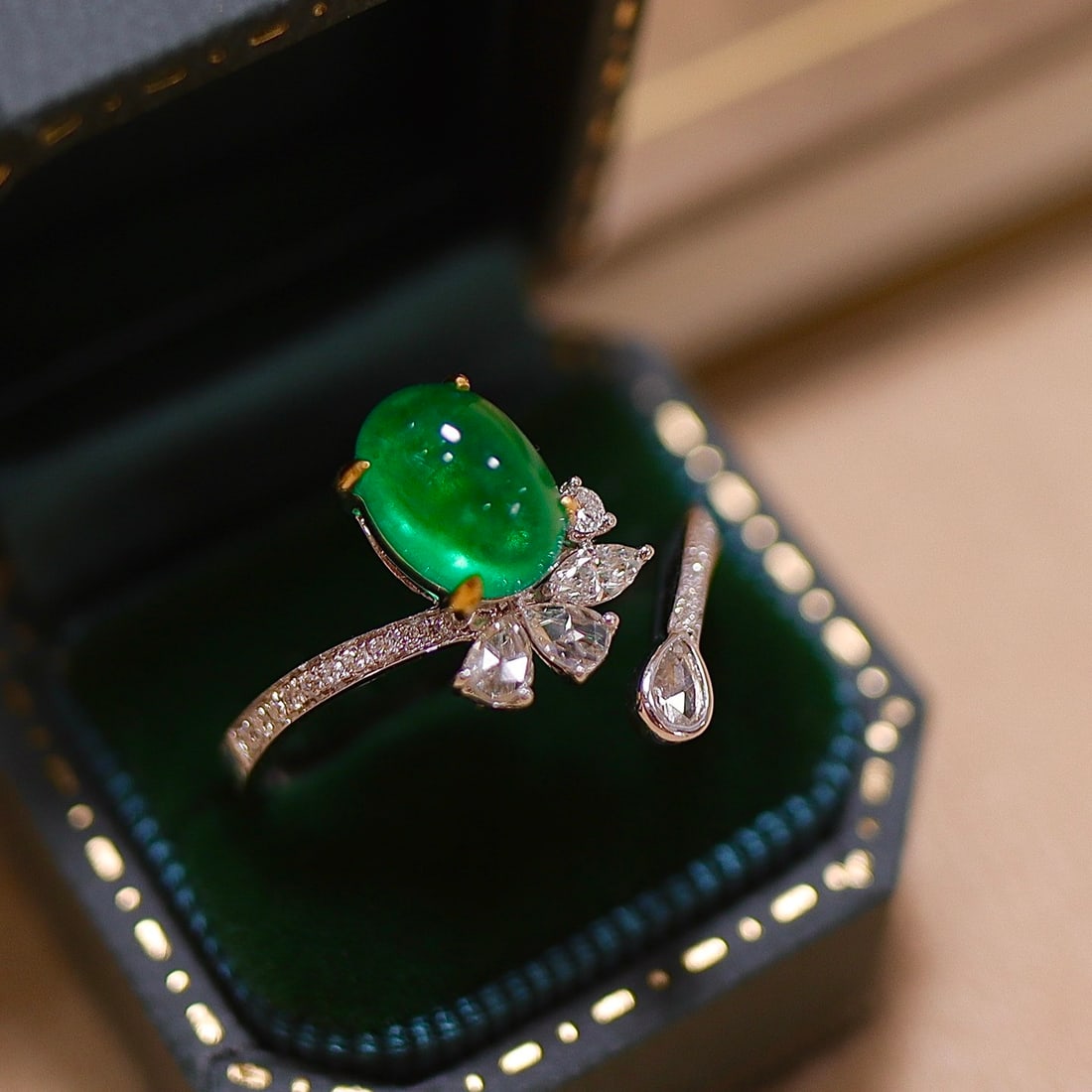 14k Gold 1.86 Ctw Vivid Green Natural Emerald & Diamond Ring: Ref:231130363 // gold content:14k gold // ring size:7. 25us // // main gemstone:emerald // shape:oval // carat weight:1. 76ct // color:vivid green // treatment:natural // // adjacent gemstone 2 :