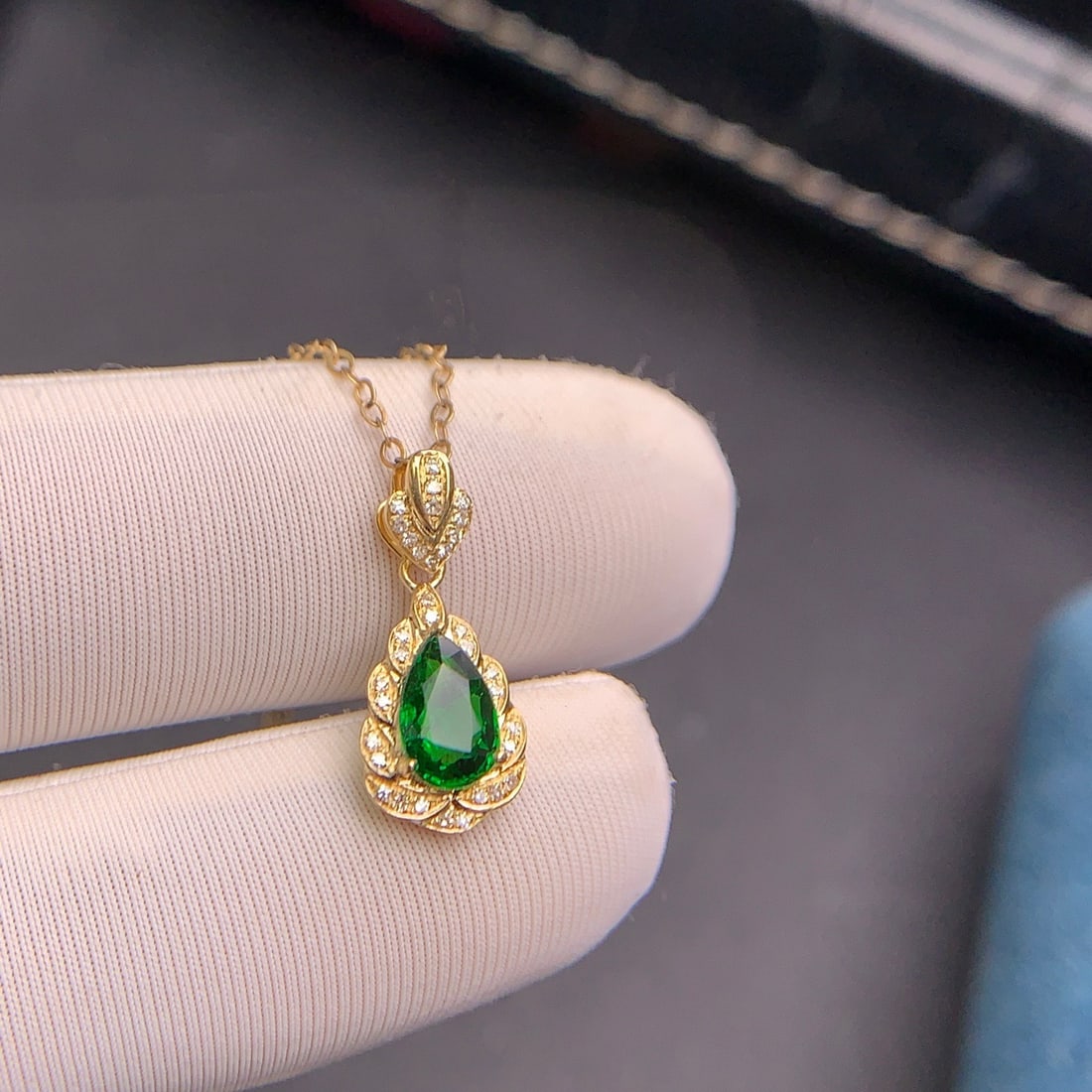 14k Gold 0.95 Ct Vivid Green Natural Tsavorite & Diamond Pendant( Without Chain ) - 3