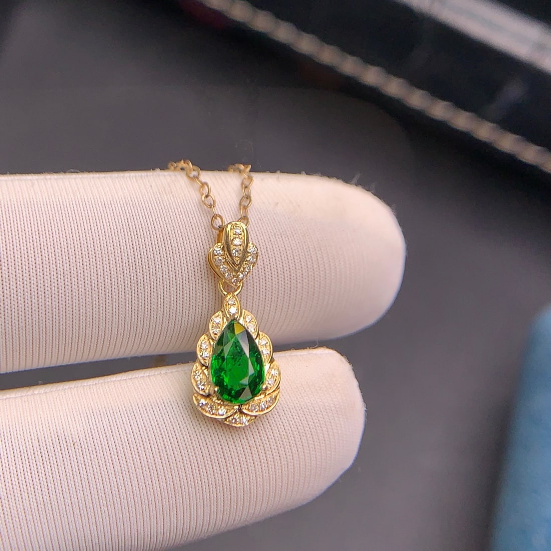 14k Gold 0.95 Ct Vivid Green Natural Tsavorite & Diamond Pendant( Without Chain ) - 6