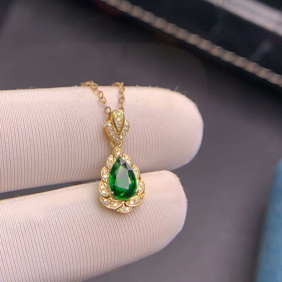 14k Gold 0.95 Ct Vivid Green Natural Tsavorite & Diamond Pendant( Without Chain ) - 7