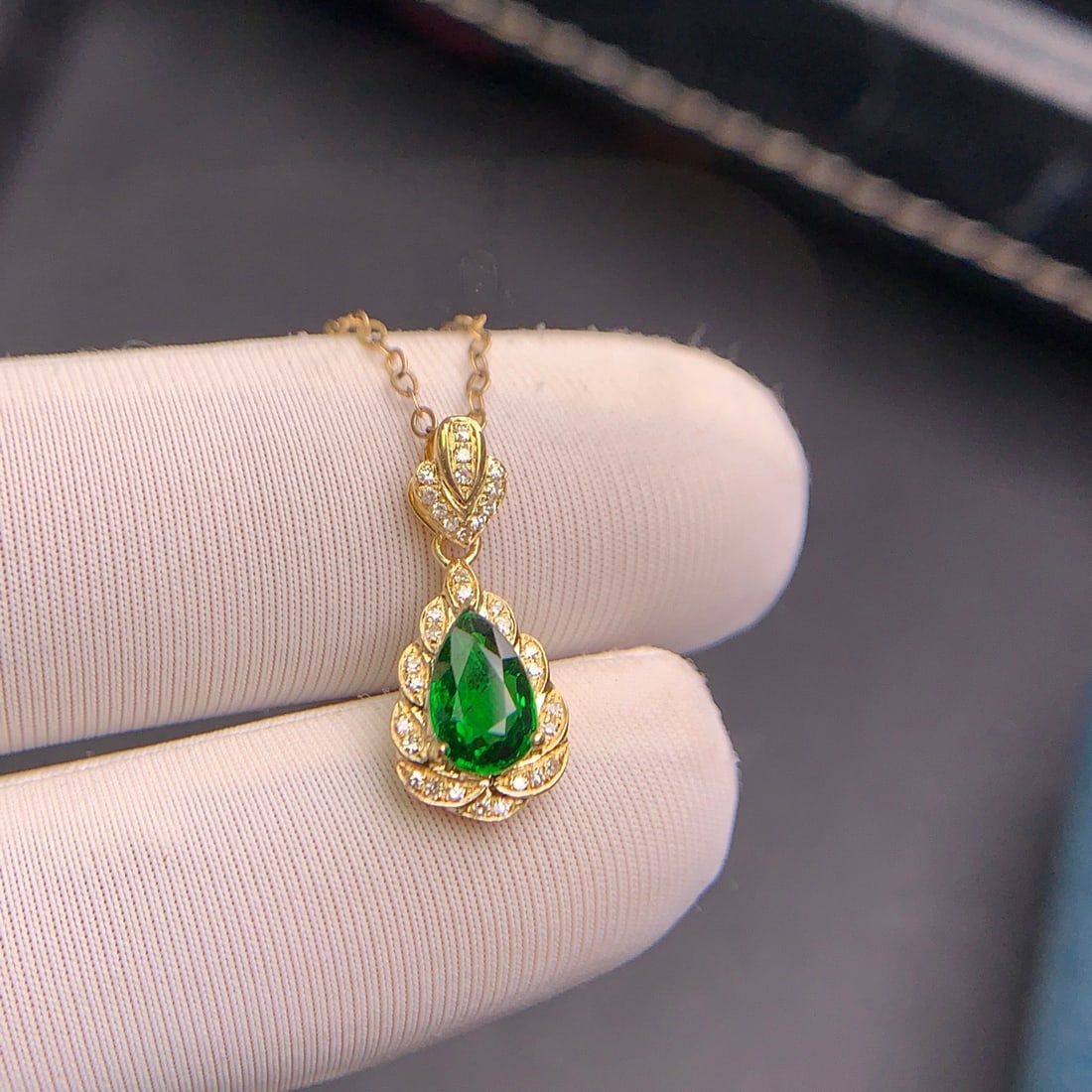 14k Gold 0.95 Ct Vivid Green Natural Tsavorite & Diamond Pendant( Without Chain ) - 9